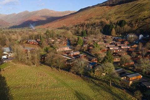 stunning-scenery-through-the-valley-limefitt